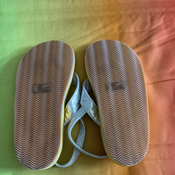 Hanna Andersson toddler girls yellow flower flip flops size 9-10 -EUC like new - Picture 2 of 4